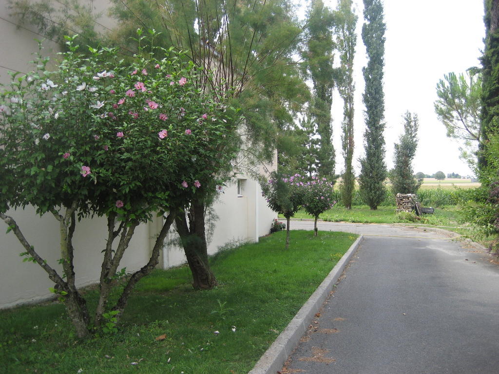 Hôtel Bon Repos Barbezieux-Saint-Hilaire Exterior foto